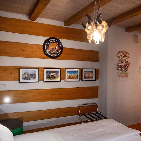 Motorworld Inn Warthausen Esterno foto