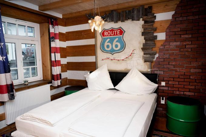 Motorworld Inn Warthausen Esterno foto