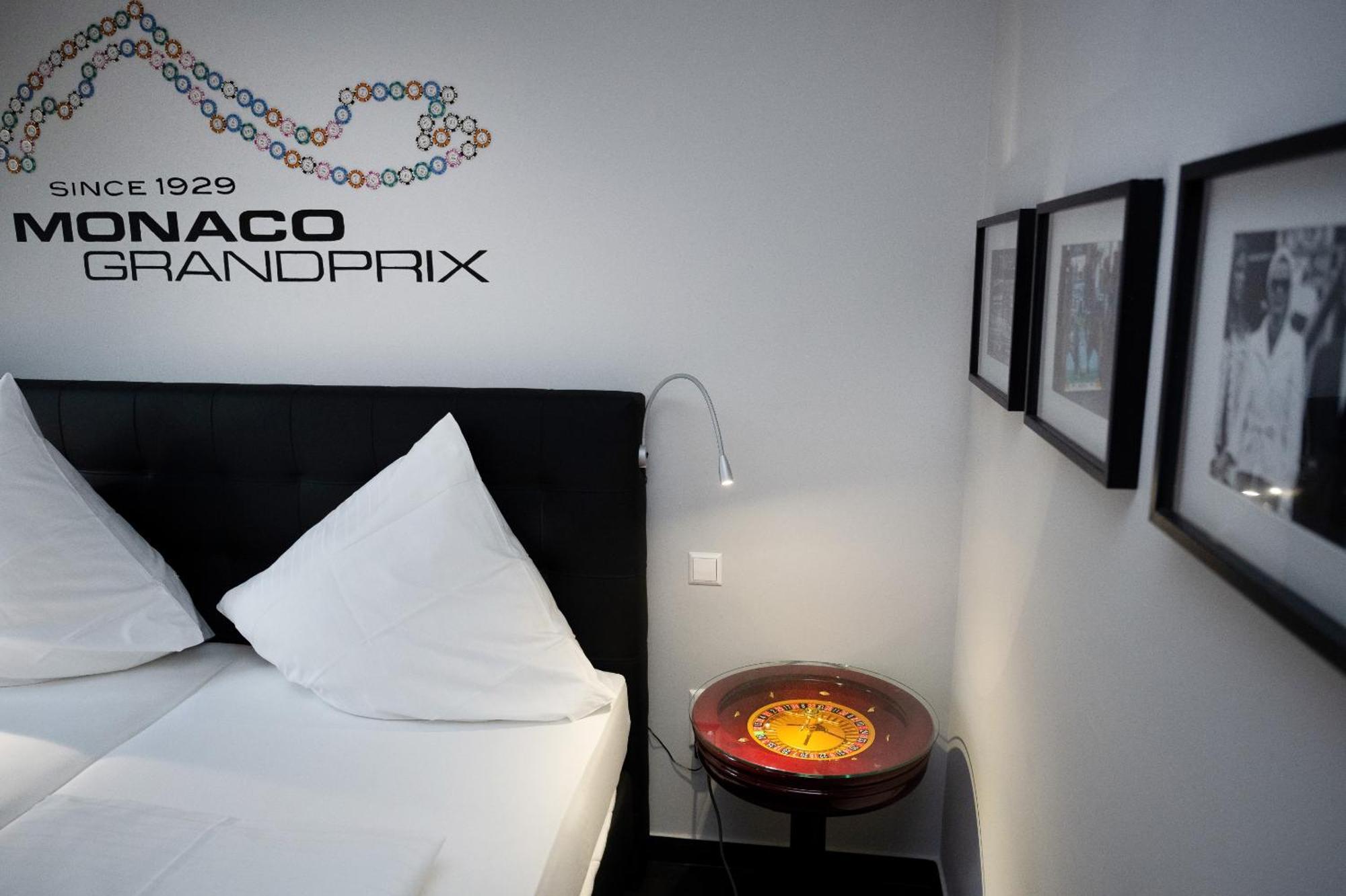 Motorworld Inn Warthausen Esterno foto